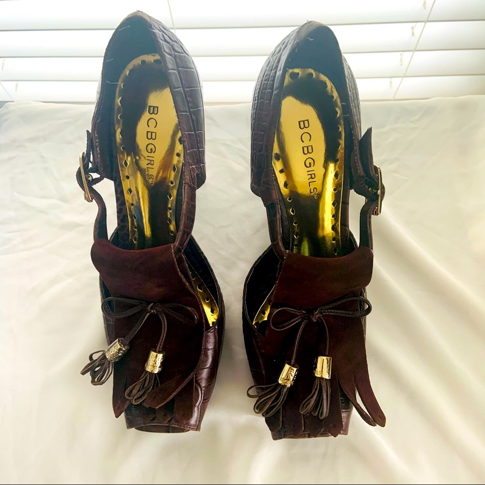 BCBG Cocoa toe out heels